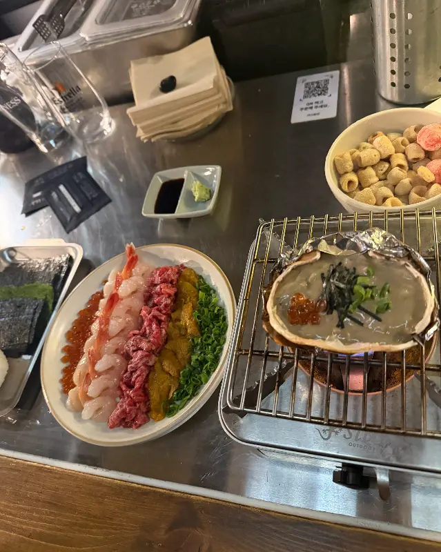 요리하는 모습을 직접 볼 수 있는 오픈 키친