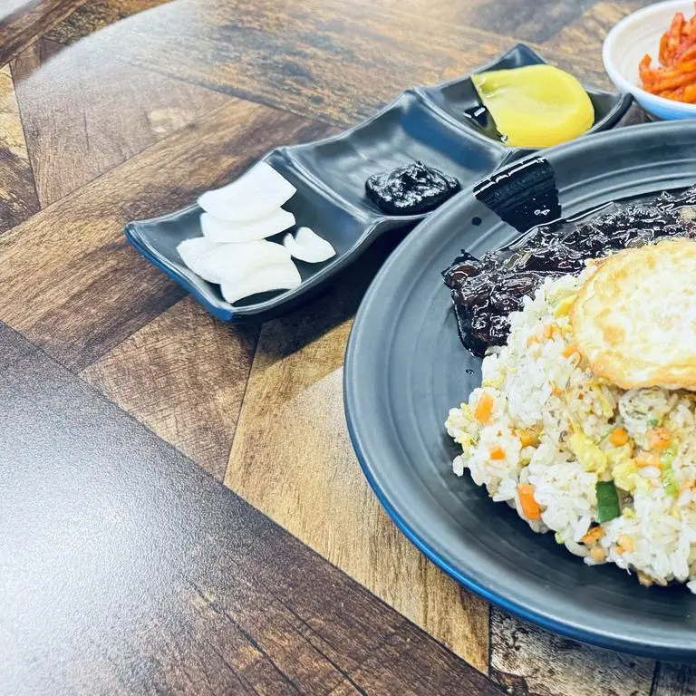 윤기 좔좔 간짜장