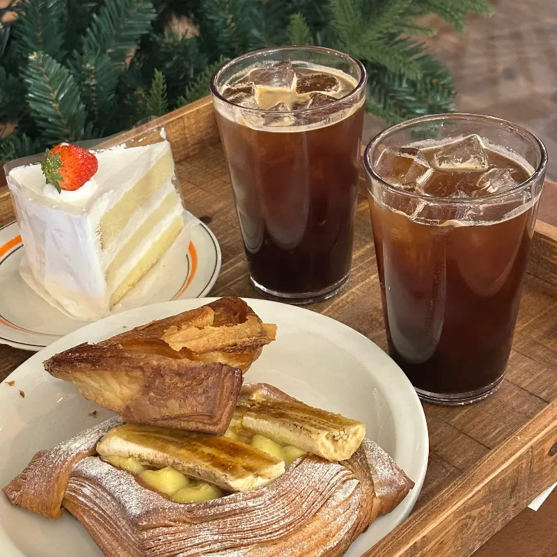 몽벨쉘터 음료와 빵