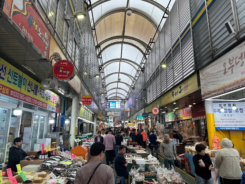 정선 5일장 내부 전경