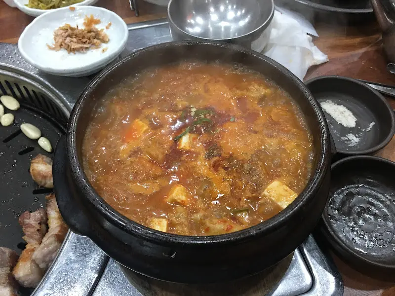 얼큰한 김치찌개
