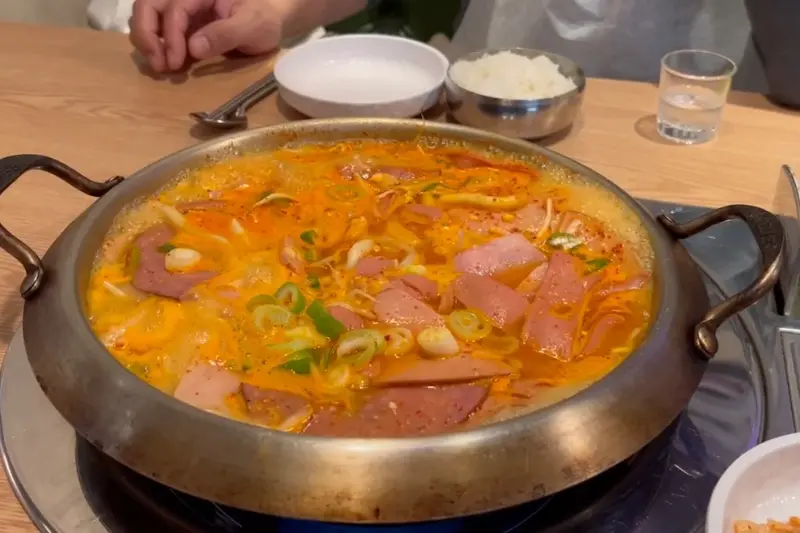 부대찌개의 모습