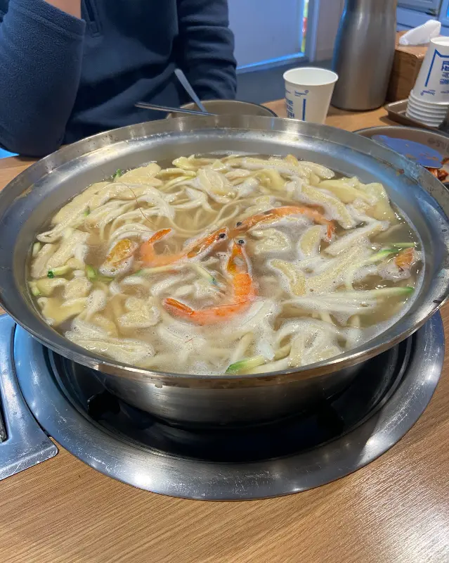 해산물이 가득한 칼제비