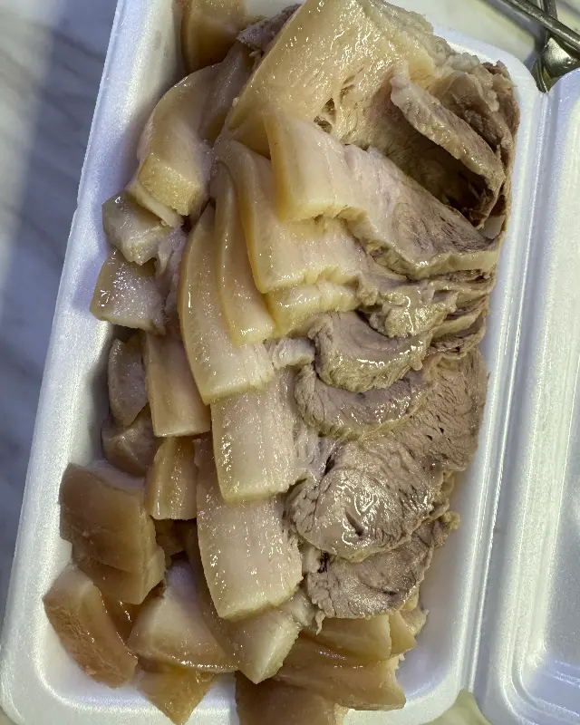 푸짐한 양을 자랑하는 안양보쌈