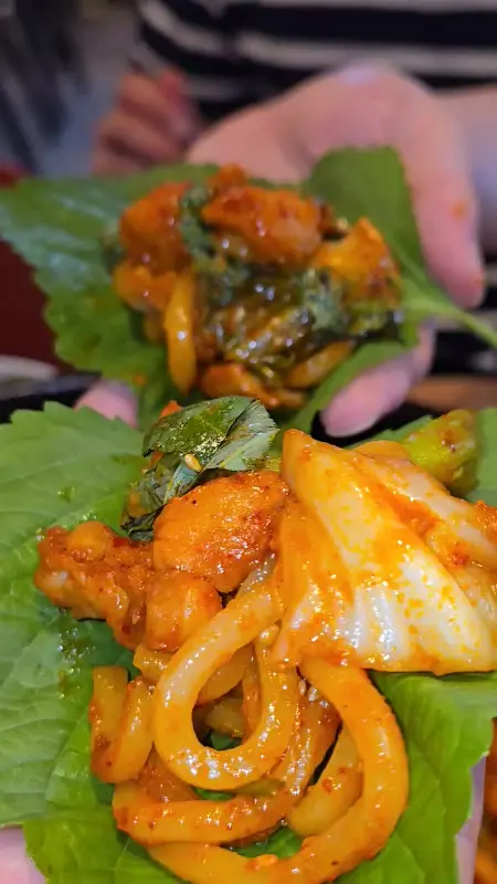깻잎쌈에 싸먹는 닭갈비