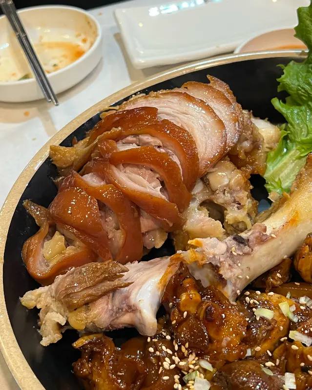 윤기가 흐르는 족발