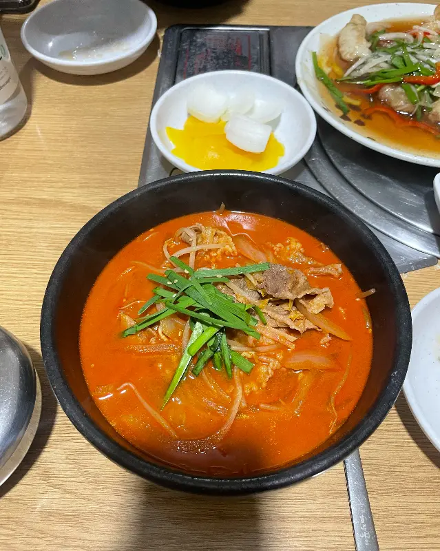 차돌박이가 들어간 짬뽕의 모습