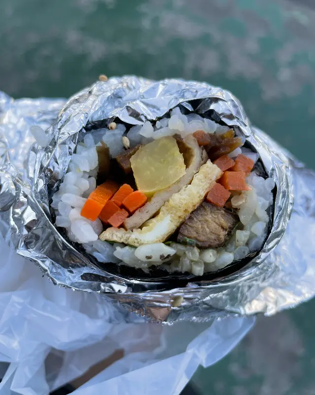 생와사비참치김밥 단면