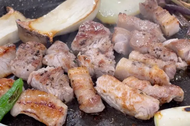 불판 위의 고기