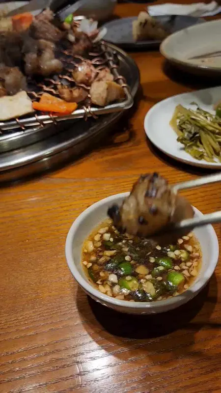 특제 소스에 찍어 먹는 대창