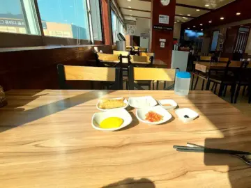 계룡 향긋한 레몬 탕수육의 황홀경, 엄사 ‘화평’에서 만끽하는 짜릿한 짬뽕 맛집 탐험기