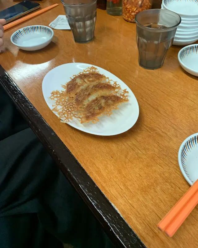 테이블 위에 놓인 교자