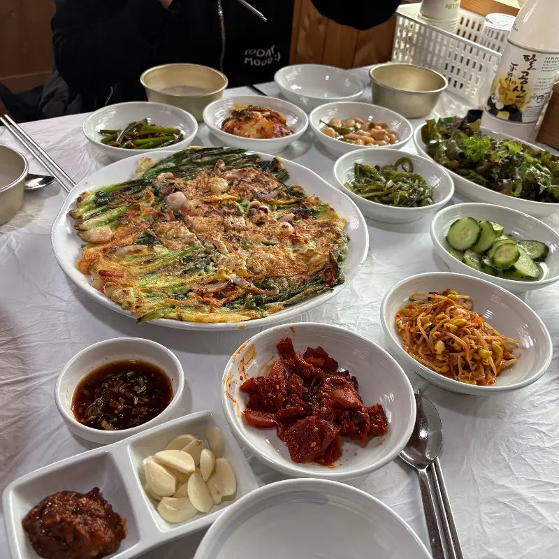 능이버섯이 가득 들어간 오리 백숙