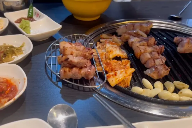 구워지고 있는 삼겹살