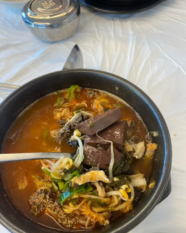 양평해장국의 푸짐한 건더기