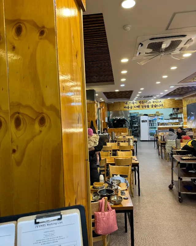 넓고 쾌적한 매장 내부