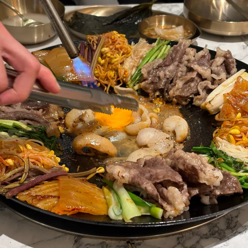 차돌박이와 각종 야채를 함께 구워먹는 환상의 조합