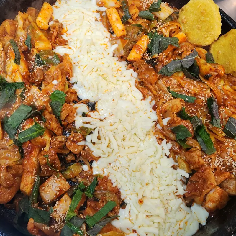 홍춘천 닭갈비 매장 전경