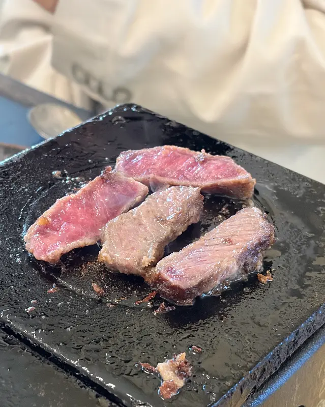 미니 화로에 구워지는 규카츠