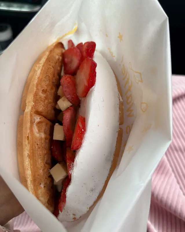 딸기 누텔라 와플