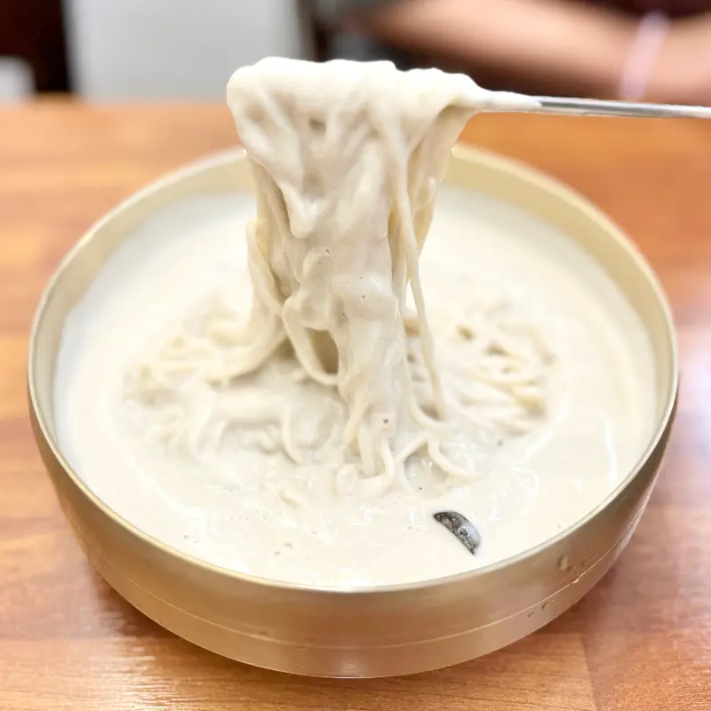 진한 콩국물이 인상적인 콩물국수