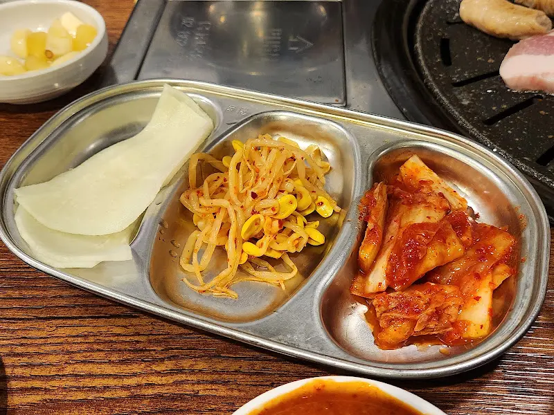 쌈무, 콩나물, 김치 삼합