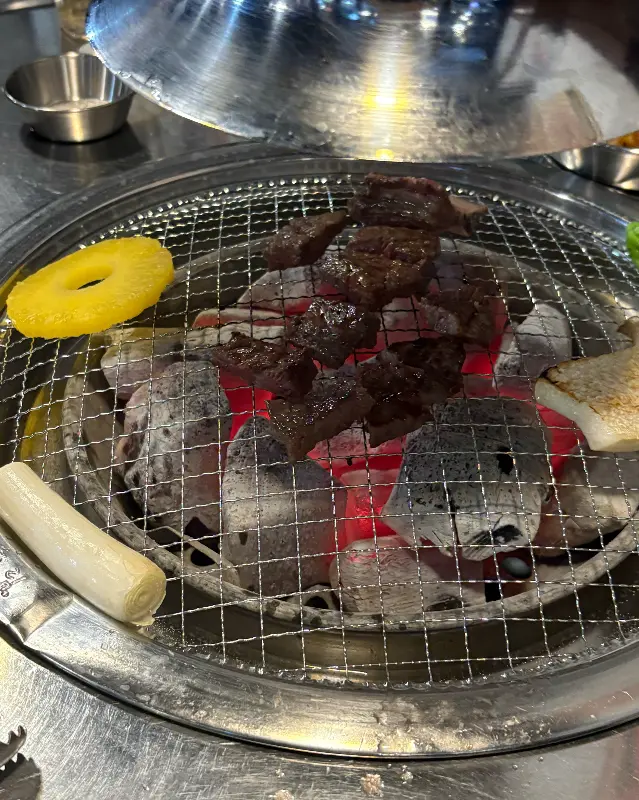 숯불과 환풍기의 조화