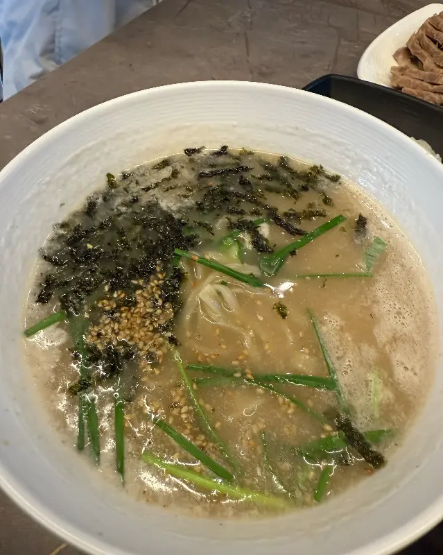 얼큰한 칼국수의 매력