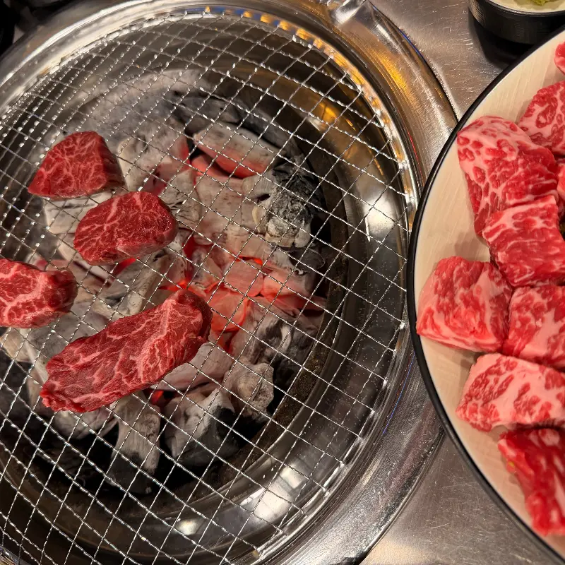 숯불에 구워먹는 소갈비살