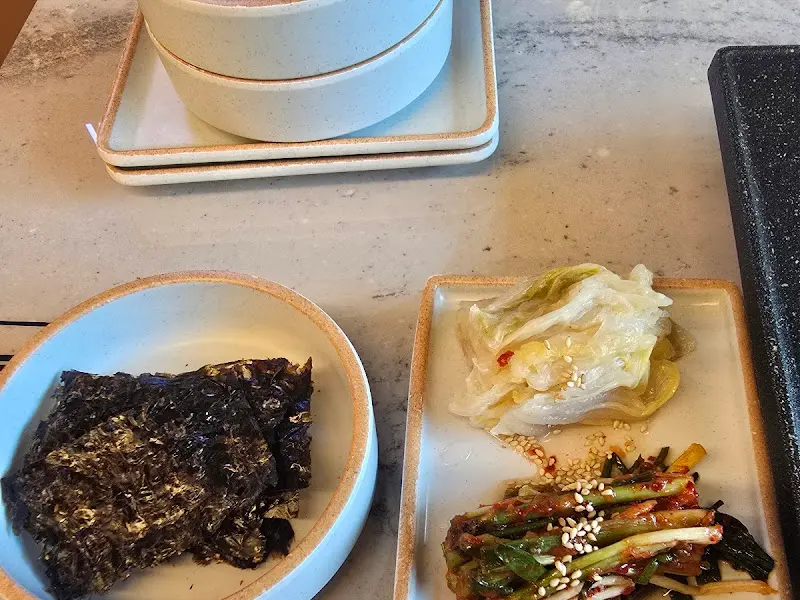 깔끔하게 정돈된 밑반찬