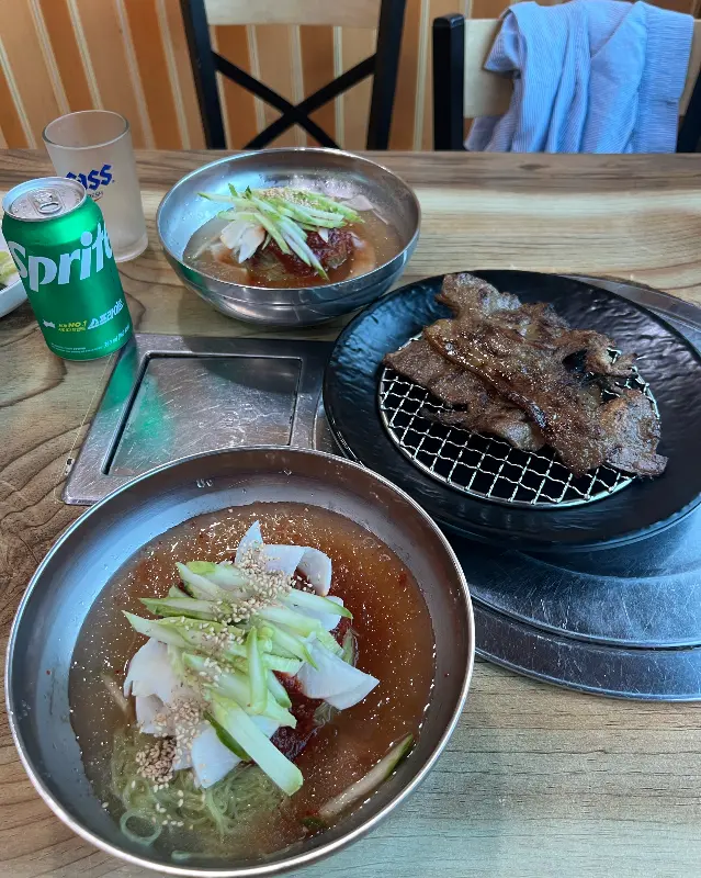 물비빔냉면과 숯불고기