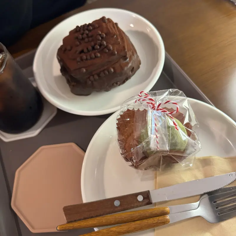 말차 퐁당 쇼콜라와 더치커피