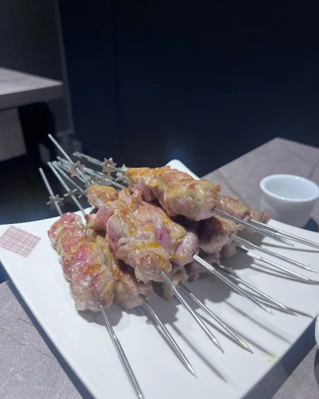 가지런히 놓인 양꼬치