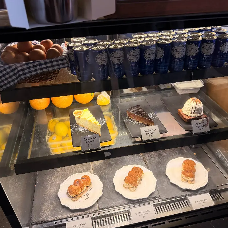 페니힐스 커피스테이션 디저트 쇼케이스