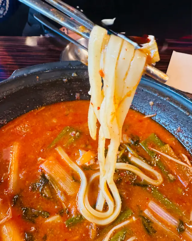 곱창전골 속 우동 사리