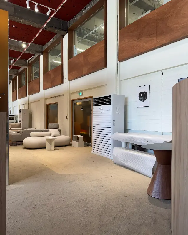 가구 쇼룸과 함께 운영되는 페이퍼버드 커피