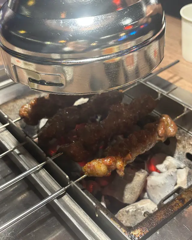 이가네양꼬치 내부