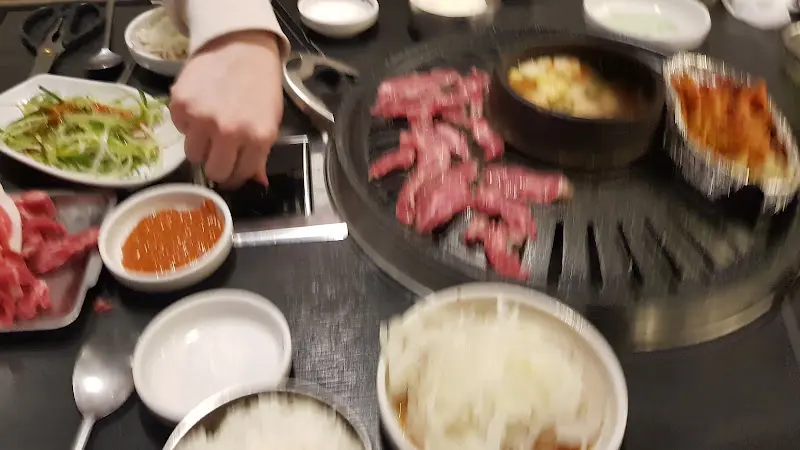 삼겹살 굽는 모습