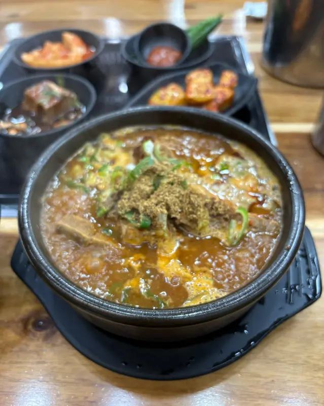 25시 뼈다귀탕 한상차림