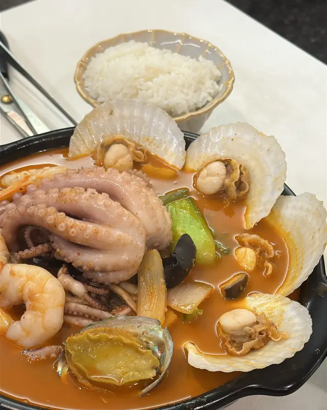 해물이 듬뿍 들어간 해물짬뽕탕