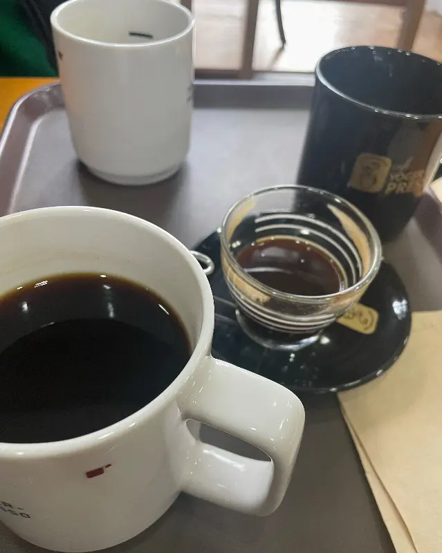 에스프레소와 따뜻한 물