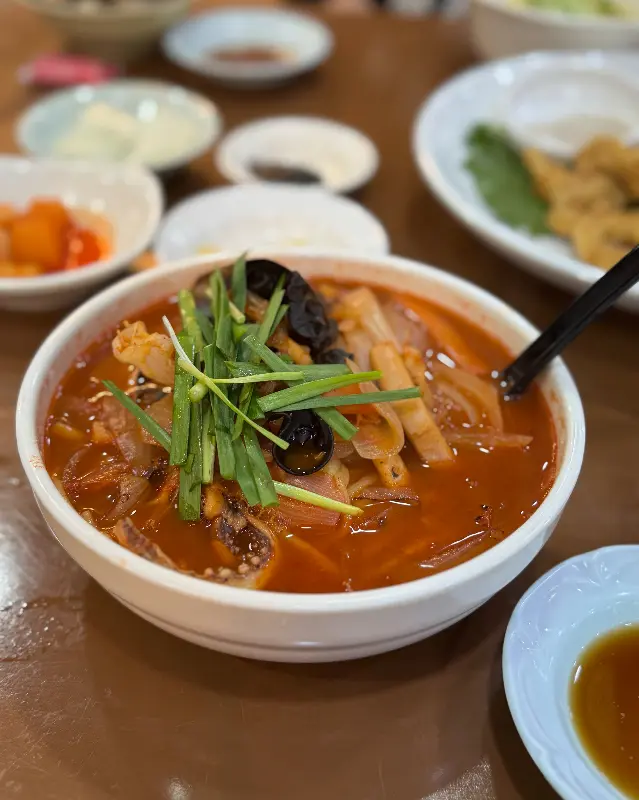 해산물이 푸짐하게 들어간 짬뽕