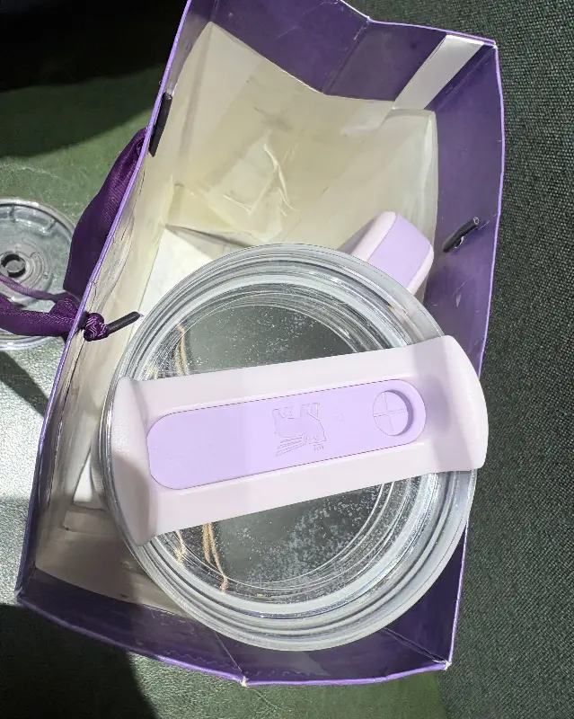 스타벅스 매장에서 구매한 텀블러