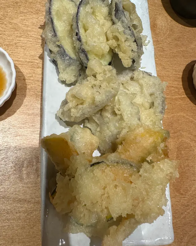 갓 튀겨져 나온 튀김