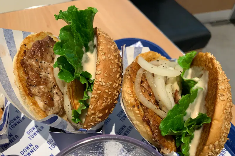 다운타우너 부산롯데광복점의 시그니처 버거