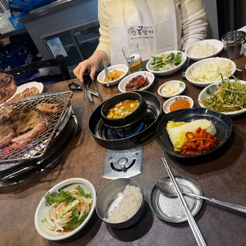 정갈하게 담긴 밑반찬