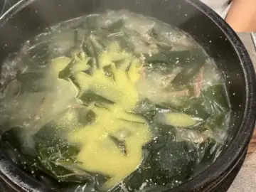 뜨끈한 미역국 한 그릇에 감동! 부산 명지 맛집 “팔도미역”에서 즐기는 특별한 미역국 여행