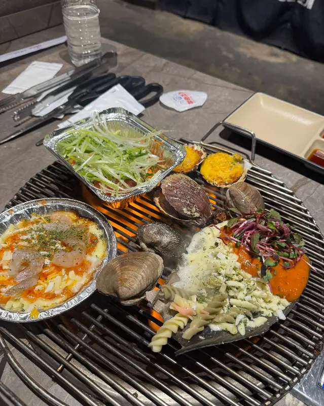 불판 위 조개구이