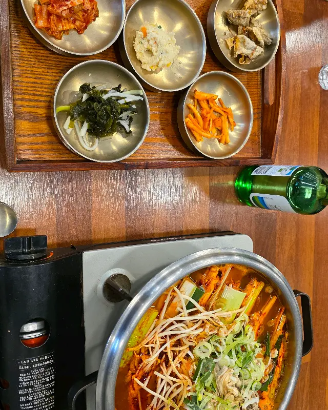 보글보글 끓는 두부 전골