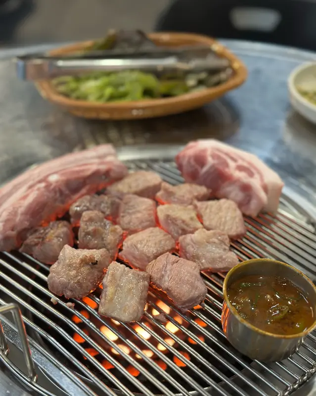 돈사돈 흑돼지 비주얼